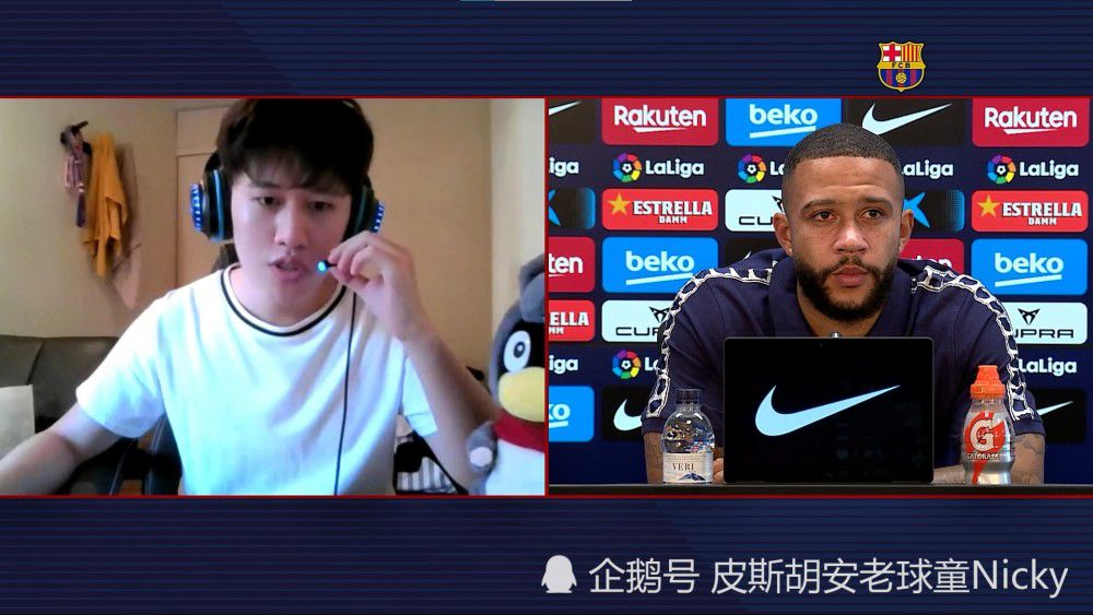 说着，她又问叶辰：叶先生，不知你平时是用哪款通讯软件呢？是微信还是whatsapp？叶辰道：我用微信，不过好像你们这边用whatsapp多一些？对。